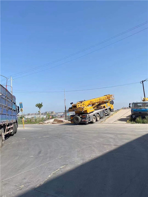 呼兰区25吨吊车的租赁价格大概是多少？